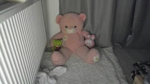 Snapshot of ellyslimdoll chatting on October 20, 11:30 pm ellslimdoll online show from October 20, 11:30 pm