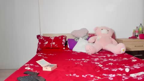 Snapshot of ellyslimdoll chatting on October 28, 3:07 pm ellslimdoll online show from October 28, 3:07 pm