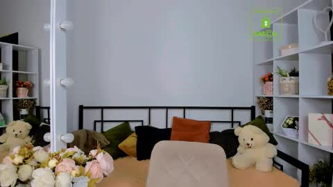 elma_lily online show from December 1, 7:01 am