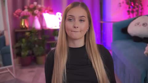 Elyssa online show from February 1, 7:12 pm