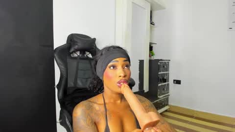 Snapshot of emattaylor chatting on September 9, 2:39 pm . online show from September 9, 2:39 pm