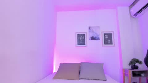 emelie_89 online show from February 13, 11:39 am