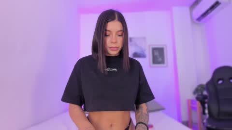 emelie_89 online show from February 3, 1:30 pm