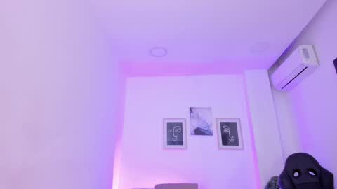 emelie_89 online show from February 4, 12:33 pm