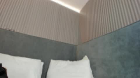 emelie_89 online show from December 21, 12:20 pm