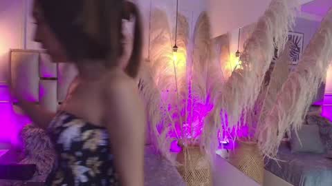 Snapshot of emelie_ch_ chatting on January 18, 12:35 am Emily  online show from January 18, 12:35 am