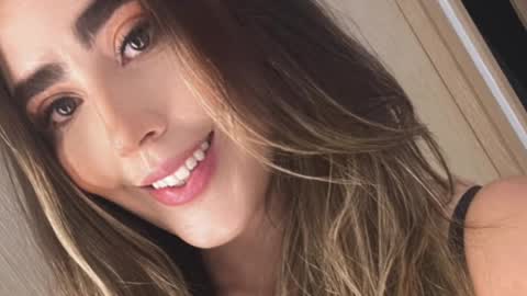 emi_royse online show from February 27, 9:04 pm