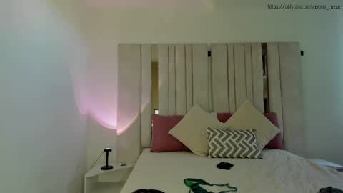 emi_royse online show from January 18, 5:26 pm