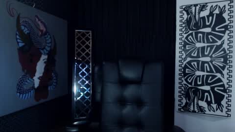 Snapshot of emiantonella_ chatting on January 29, 7:53 pm Antonella  online show from January 29, 7:53 pm