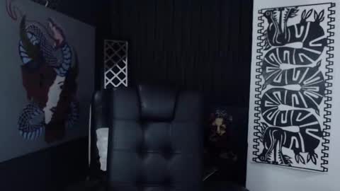 Snapshot of emiantonella_ chatting on February 24, 4:36 pm Antonella  online show from February 24, 4:36 pm
