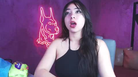 Snapshot of emiantonella_ chatting on December 16, 1:10 am Antonella  online show from December 16, 1:10 am