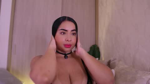 Snapshot of emiily_bell chatting on September 20, 11:03 pm    online show from September 20, 11:03 pm