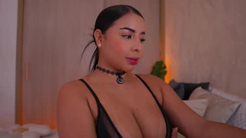 Snapshot of emiily_bell chatting on September 10, 4:34 am    online show from September 10, 4:34 am