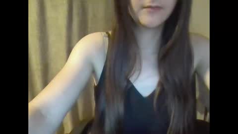 emili0899 online show from September 22, 9:35 pm