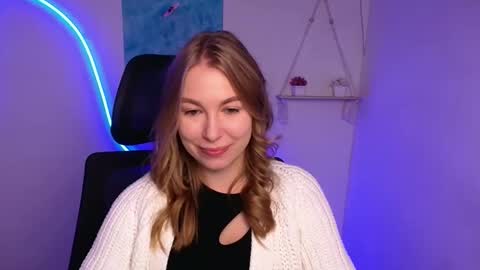Snapshot of emilia_ilia chatting on October 22, 5:34 am Emilia online show from October 22, 5:34 am