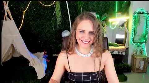 Emilia Bedy online show from December 14, 9:15 am