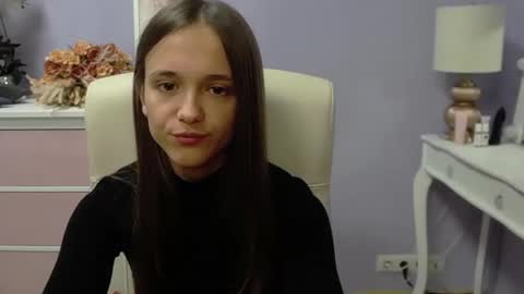 Snapshot of emilly_lust99 chatting on October 2, 7:13 am Emilly online show from October 2, 7:13 am