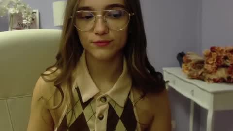 Snapshot of emilly_lust99 chatting on December 20, 7:44 am Emilly online show from December 20, 7:44 am