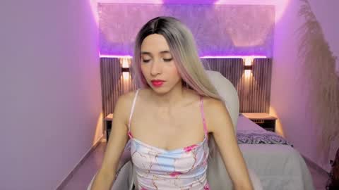 Snapshot of emilly_smith_1 chatting on January 7, 3:24 am Emily online show from January 7, 3:24 am