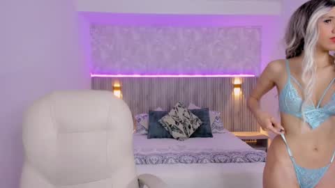 Snapshot of emilly_smith_1 chatting on March 8, 3:05 am Emily online show from March 8, 3:05 am