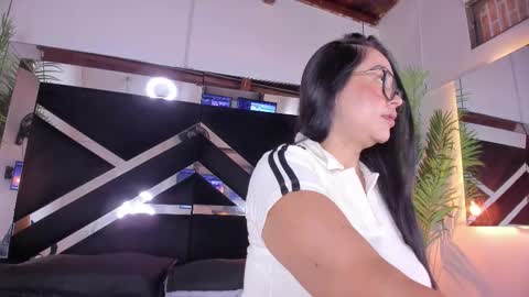 Emily  online show from October 22, 11:04 am