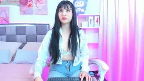 emily9__ online show from March 9, 9:18 pm