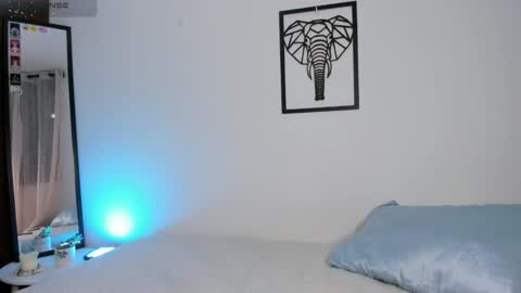 emily_bae online show from November 27, 11:40 pm