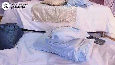 Emily online show from November 6, 8:15 pm