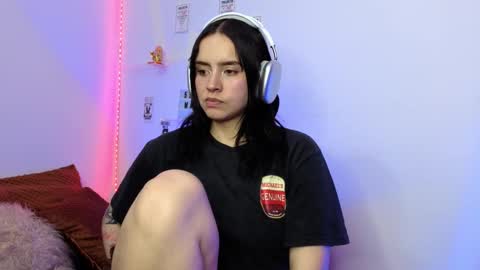 Emily Lindey online show from February 8, 4:05 am