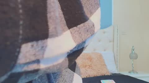 Snapshot of emily_loperaa chatting on September 16, 1:57 am Emily online show from September 16, 1:57 am