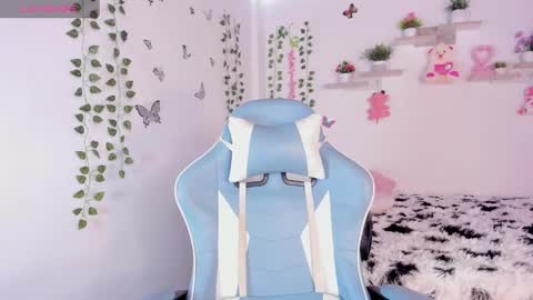 Snapshot of emily_restrepoo chatting on February 11, 7:23 am Emily online show from February 11, 7:23 am