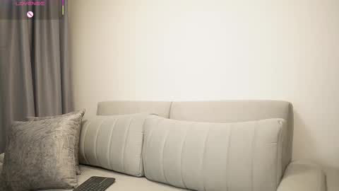 emily_smitt online show from March 7, 11:26 pm