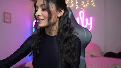 emily_smitt online show from January 17, 8:00 pm