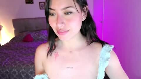 Snapshot of emily_swan_04 chatting on September 14, 2:42 am Emily  Swan online show from September 14, 2:42 am