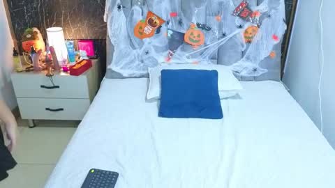 emily_vermont online show from October 26, 4:30 am