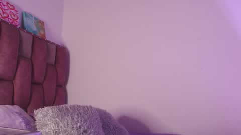 emily_w2 online show from December 18, 4:28 am