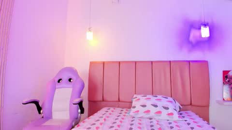 emily_walker4 online show from December 18, 3:44 am