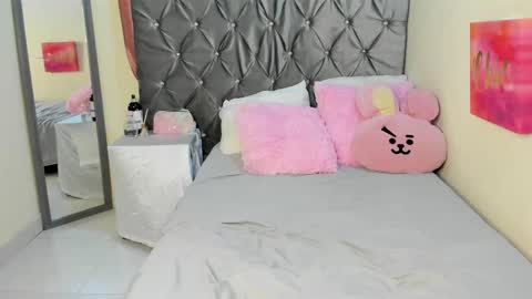 emilybrown12 online show from October 6, 11:42 pm