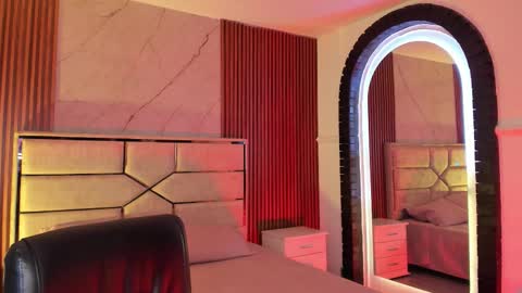 Emily Hendrix online show from January 31, 7:45 pm