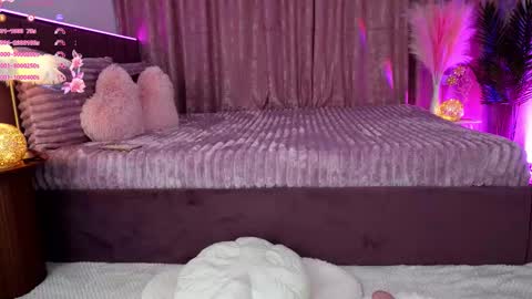 Emily  online show from November 30, 6:23 pm