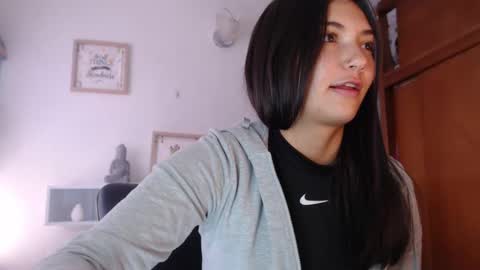 Snapshot of emilyjangcandy_ chatting on February 17, 3:11 pm Emily Jang online show from February 17, 3:11 pm