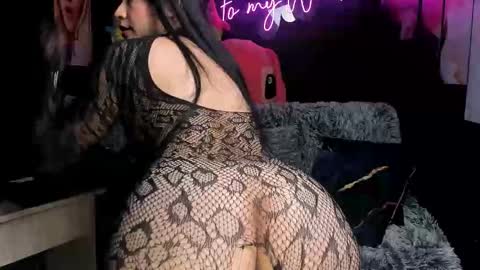 Emily Jhonson online show from October 18, 1:25 pm