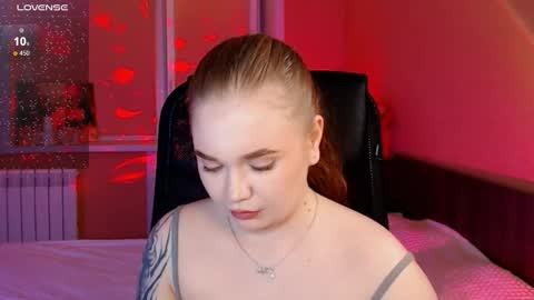 Emily  Emi online show from December 3, 5:26 pm