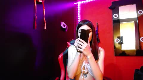 Snapshot of emilyrose_11 chatting on October 22, 8:36 pm Emily online show from October 22, 8:36 pm
