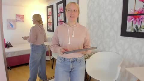 Summer 3 online show from February 12, 9:33 pm