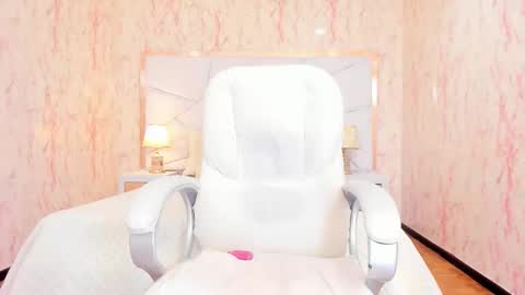 Emily  2200 - 600GMT-5 online show from February 12, 9:38 pm