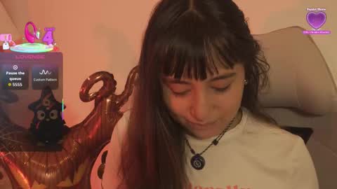 Snapshot of emitaa17228 chatting on October 13, 8:22 pm emma online show from October 13, 8:22 pm