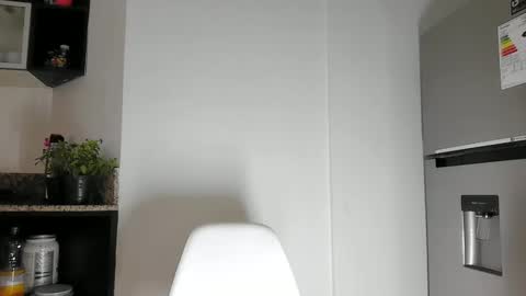 Snapshot of emma_lovv chatting on December 8, 1:36 pm Emma 3 online show from December 8, 1:36 pm