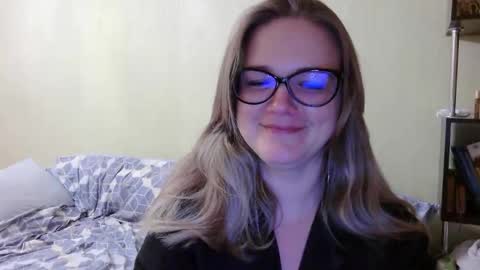 Snapshot of emma_misty_ chatting on October 22, 4:23 pm emma_misty_ online show from October 22, 4:23 pm
