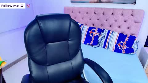 Emma Monserratt online show from February 6, 1:42 am